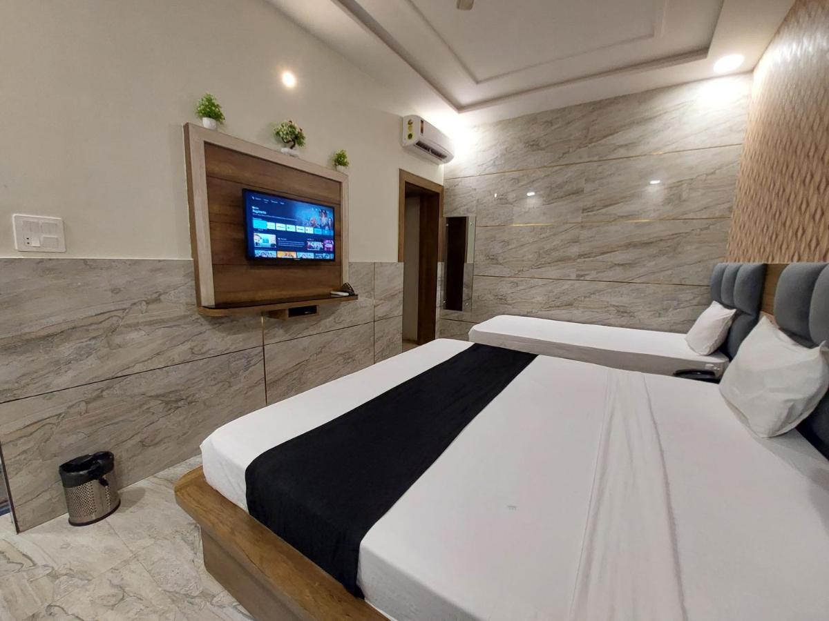 Taj Nice Point Manage By Taj Sunrise Group Agra  Buitenkant foto