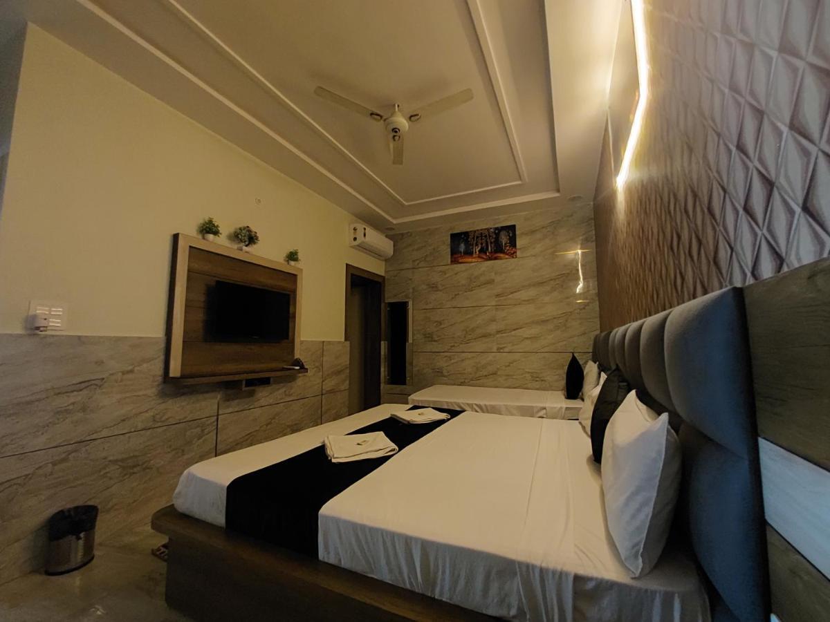 Taj Nice Point Manage By Taj Sunrise Group Agra  Buitenkant foto
