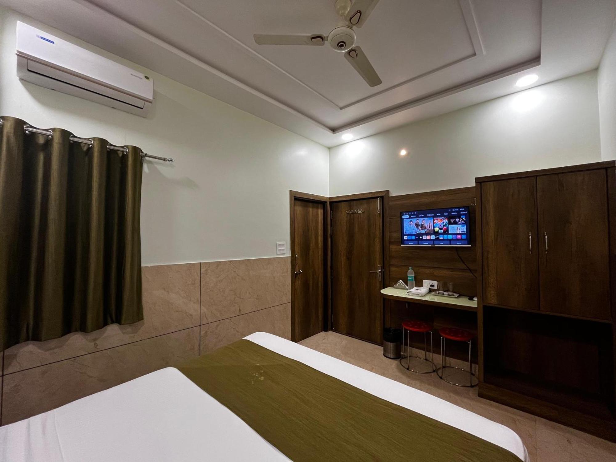Taj Nice Point Manage By Taj Sunrise Group Agra  Buitenkant foto