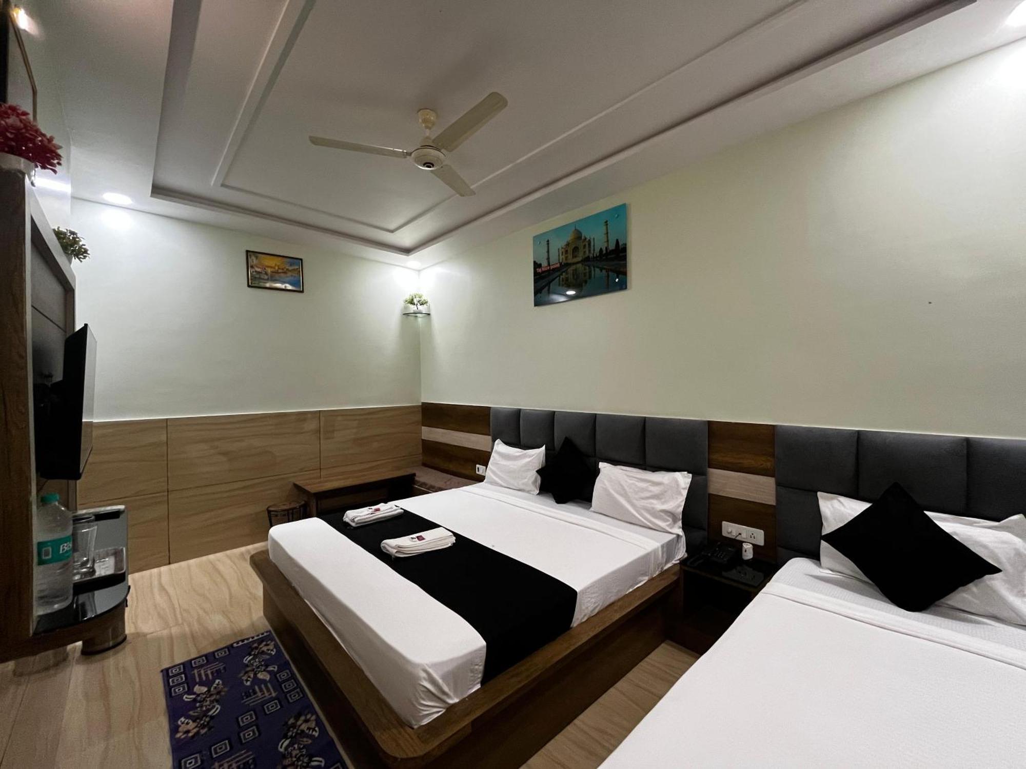 Taj Nice Point Manage By Taj Sunrise Group Agra  Buitenkant foto