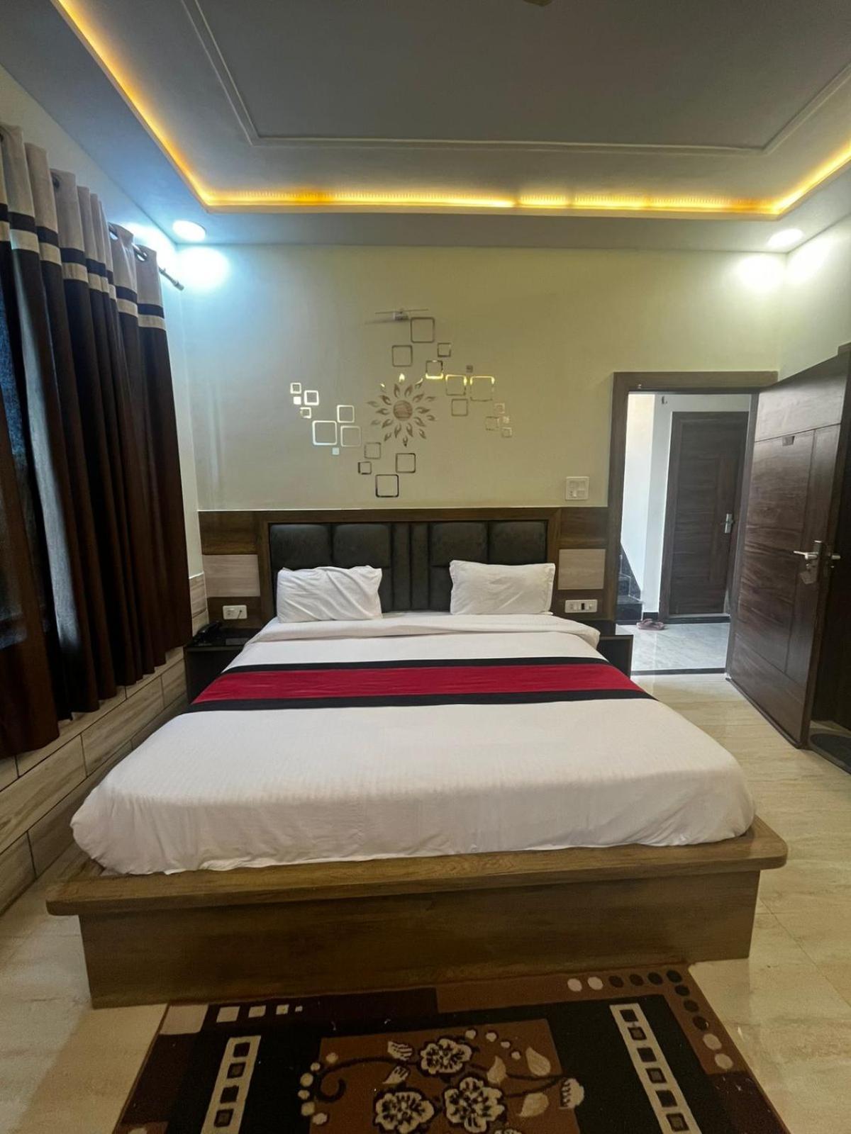 Taj Nice Point Manage By Taj Sunrise Group Agra  Buitenkant foto